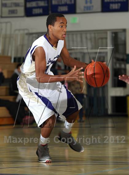 Thumbnail 3 in Crescenta Valley vs. Diamond Bar (MaxPreps Holiday Classic) photogallery.