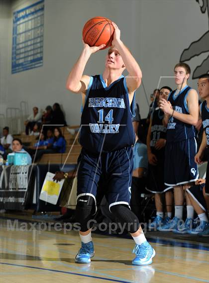 Thumbnail 2 in Crescenta Valley vs. Diamond Bar (MaxPreps Holiday Classic) photogallery.