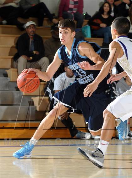 Thumbnail 3 in Crescenta Valley vs. Diamond Bar (MaxPreps Holiday Classic) photogallery.