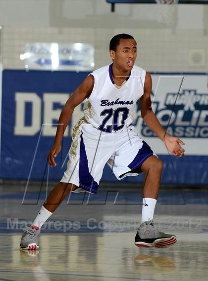 Thumbnail 3 in Crescenta Valley vs. Diamond Bar (MaxPreps Holiday Classic) photogallery.