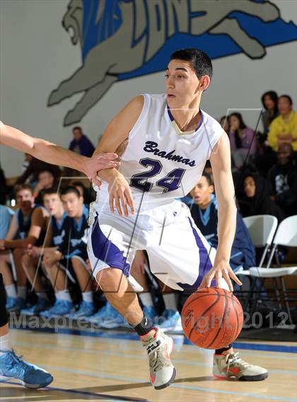 Thumbnail 2 in Crescenta Valley vs. Diamond Bar (MaxPreps Holiday Classic) photogallery.