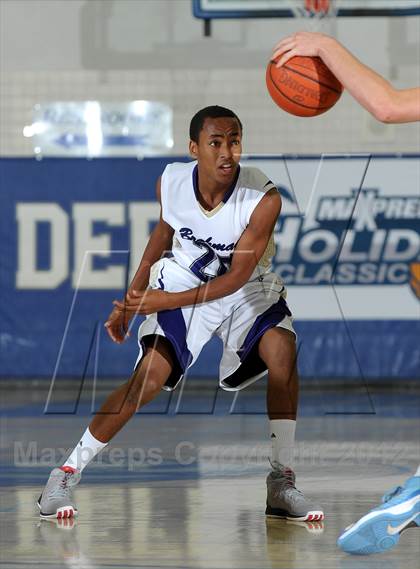 Thumbnail 2 in Crescenta Valley vs. Diamond Bar (MaxPreps Holiday Classic) photogallery.