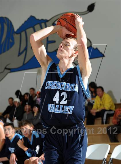 Thumbnail 2 in Crescenta Valley vs. Diamond Bar (MaxPreps Holiday Classic) photogallery.