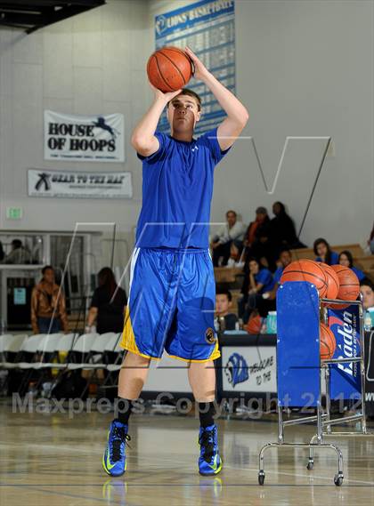 Thumbnail 2 in Crescenta Valley vs. Diamond Bar (MaxPreps Holiday Classic) photogallery.