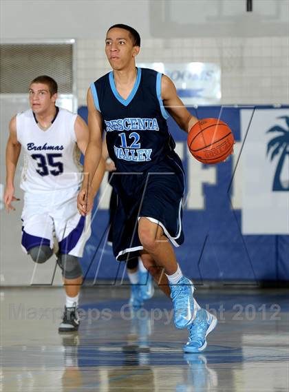 Thumbnail 2 in Crescenta Valley vs. Diamond Bar (MaxPreps Holiday Classic) photogallery.