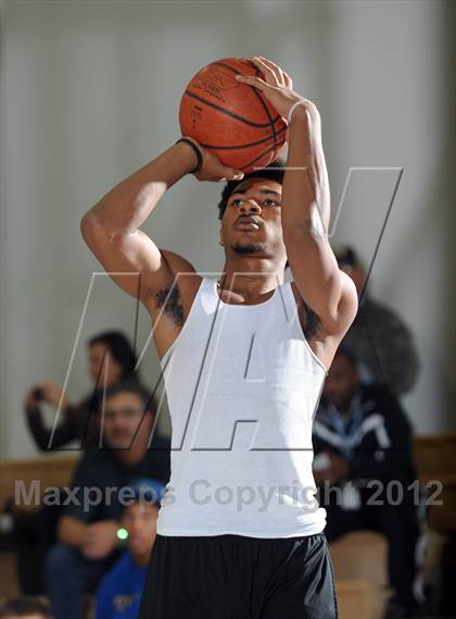 Thumbnail 2 in Crescenta Valley vs. Diamond Bar (MaxPreps Holiday Classic) photogallery.