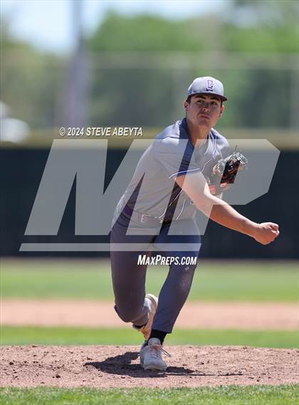 Thumbnail 3 in Fort Collins @ Regis Jesuit (CHSAA 5A First Round) photogallery.