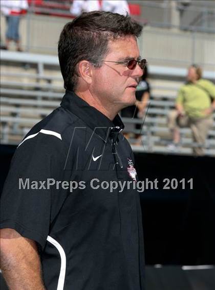 Thumbnail 2 in Dublin Coffman vs. Westerville South (Kirk Herbstreit National Kickoff Classic) photogallery.