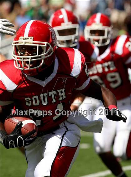 Thumbnail 2 in Dublin Coffman vs. Westerville South (Kirk Herbstreit National Kickoff Classic) photogallery.