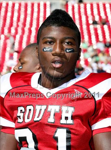 Thumbnail 1 in Dublin Coffman vs. Westerville South (Kirk Herbstreit National Kickoff Classic) photogallery.