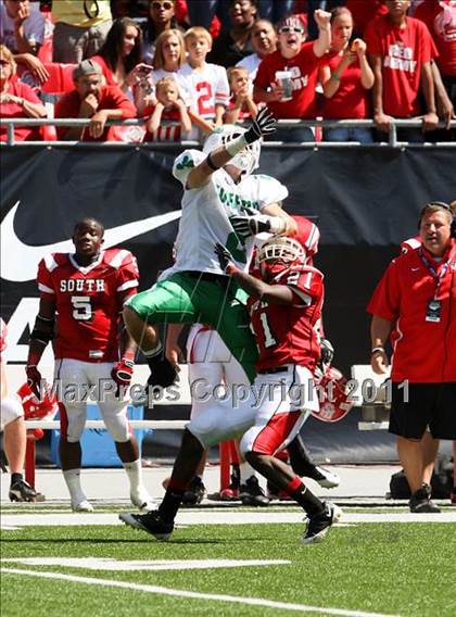 Thumbnail 1 in Dublin Coffman vs. Westerville South (Kirk Herbstreit National Kickoff Classic) photogallery.