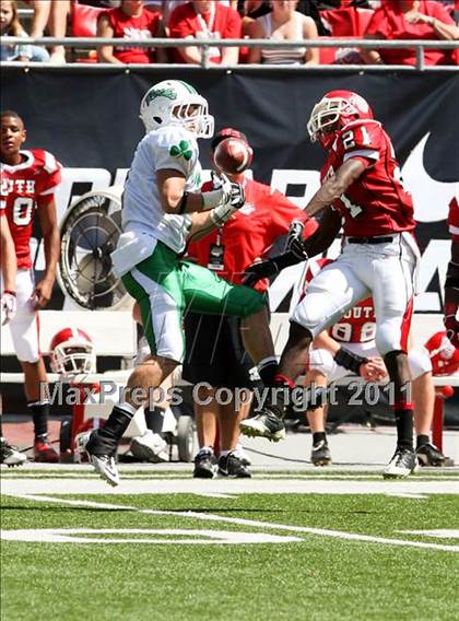 Thumbnail 2 in Dublin Coffman vs. Westerville South (Kirk Herbstreit National Kickoff Classic) photogallery.