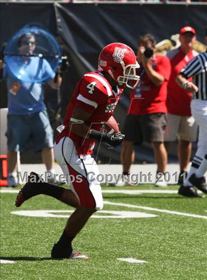 Thumbnail 1 in Dublin Coffman vs. Westerville South (Kirk Herbstreit National Kickoff Classic) photogallery.