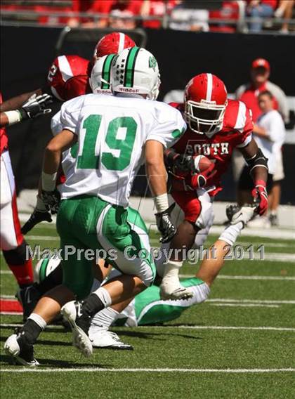 Thumbnail 1 in Dublin Coffman vs. Westerville South (Kirk Herbstreit National Kickoff Classic) photogallery.