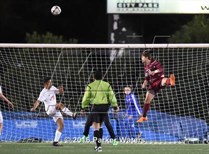 Thumbnail 2 in St. Louis Catholic vs. E.D. White (LHSAA D3 Final) photogallery.