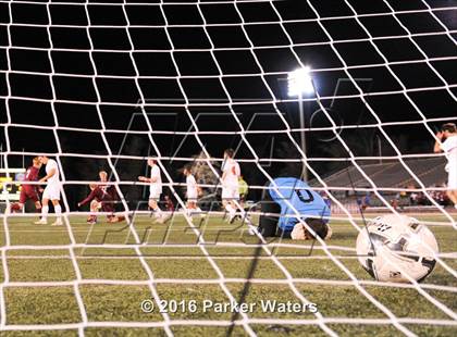 Thumbnail 2 in St. Louis Catholic vs. E.D. White (LHSAA D3 Final) photogallery.