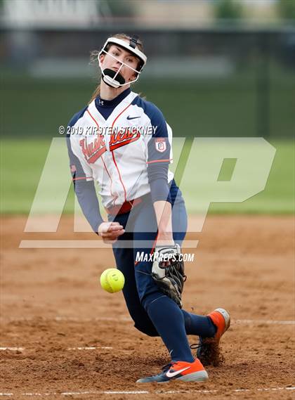 Thumbnail 1 in Maine South vs. Oak Park-River Forest (IHSA 4A Sectional Semifinal) photogallery.