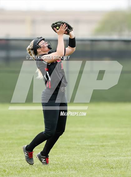 Thumbnail 1 in Maine South vs. Oak Park-River Forest (IHSA 4A Sectional Semifinal) photogallery.