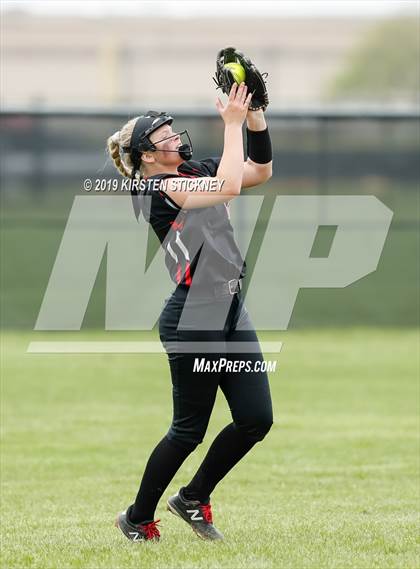 Thumbnail 2 in Maine South vs. Oak Park-River Forest (IHSA 4A Sectional Semifinal) photogallery.