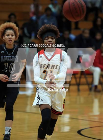 Thumbnail 3 in New Bern vs Havelock (Craven County Christmas Tournament) photogallery.