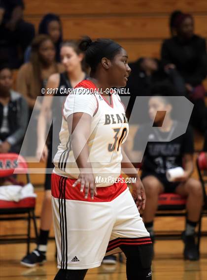 Thumbnail 3 in New Bern vs Havelock (Craven County Christmas Tournament) photogallery.