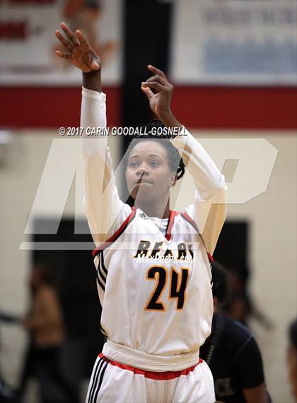 Thumbnail 2 in New Bern vs Havelock (Craven County Christmas Tournament) photogallery.