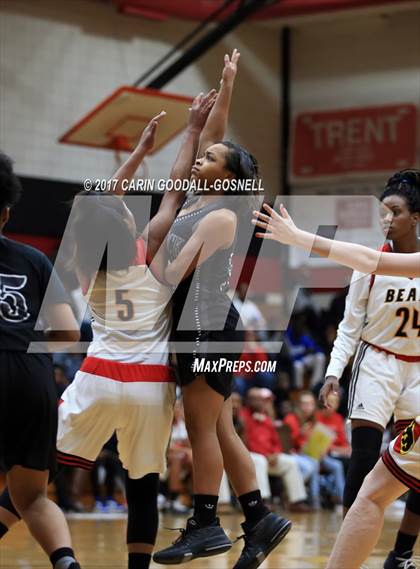 Thumbnail 2 in New Bern vs Havelock (Craven County Christmas Tournament) photogallery.