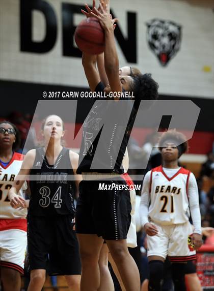 Thumbnail 2 in New Bern vs Havelock (Craven County Christmas Tournament) photogallery.
