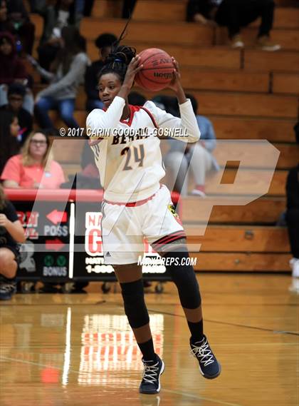 Thumbnail 1 in New Bern vs Havelock (Craven County Christmas Tournament) photogallery.