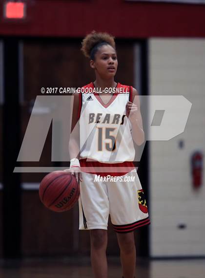 Thumbnail 2 in New Bern vs Havelock (Craven County Christmas Tournament) photogallery.