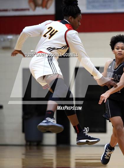 Thumbnail 1 in New Bern vs Havelock (Craven County Christmas Tournament) photogallery.