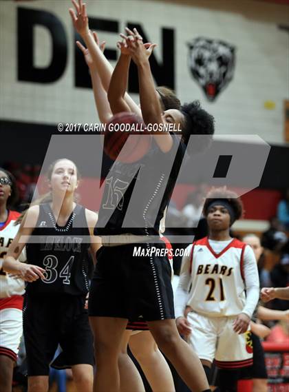 Thumbnail 3 in New Bern vs Havelock (Craven County Christmas Tournament) photogallery.