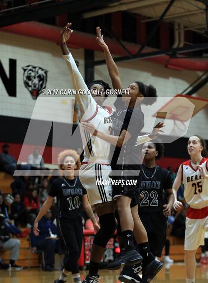 Thumbnail 3 in New Bern vs Havelock (Craven County Christmas Tournament) photogallery.