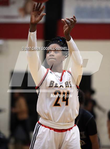 Thumbnail 1 in New Bern vs Havelock (Craven County Christmas Tournament) photogallery.