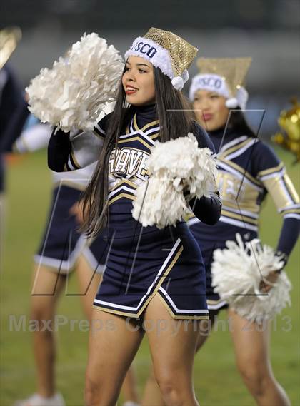 Thumbnail 3 in De La Salle vs. St. John Bosco (CIF State Open Division Final) photogallery.