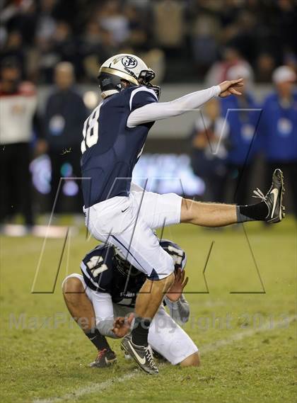 Thumbnail 3 in De La Salle vs. St. John Bosco (CIF State Open Division Final) photogallery.