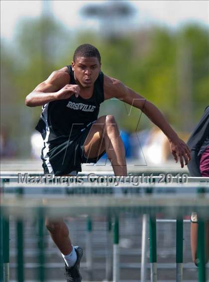 Thumbnail 2 in True Team Section 6AAA (Boys and Girls 100m Hurdles) photogallery.