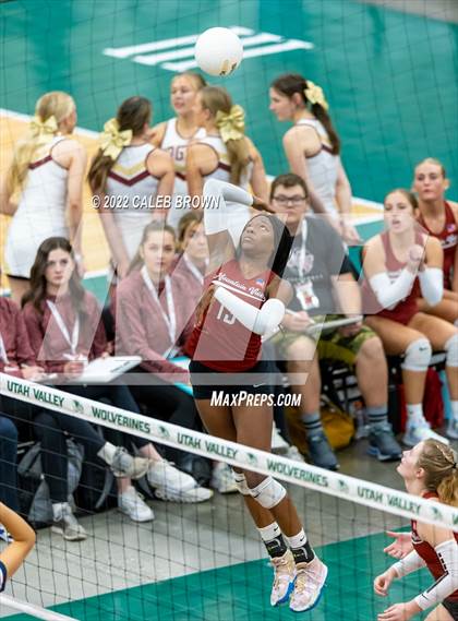Thumbnail 2 in Mountain View vs. Woods Cross (UHSAA 5A Second Round) photogallery.