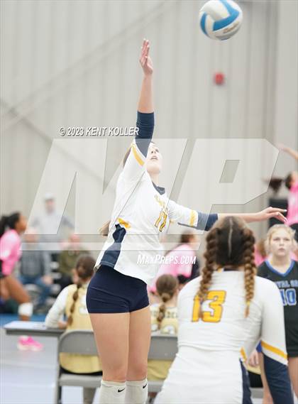 Thumbnail 2 in Clarkston vs. Novi (Beast of the East) photogallery.