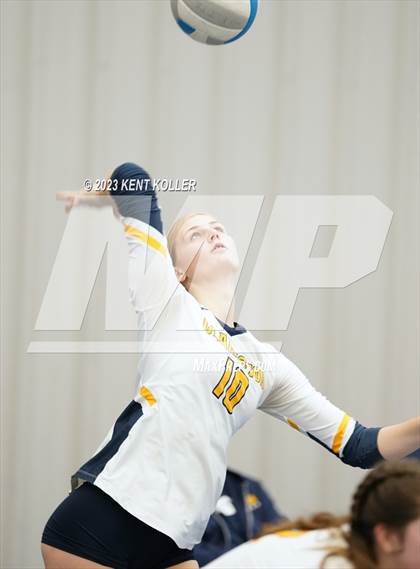 Thumbnail 3 in Clarkston vs. Novi (Beast of the East) photogallery.