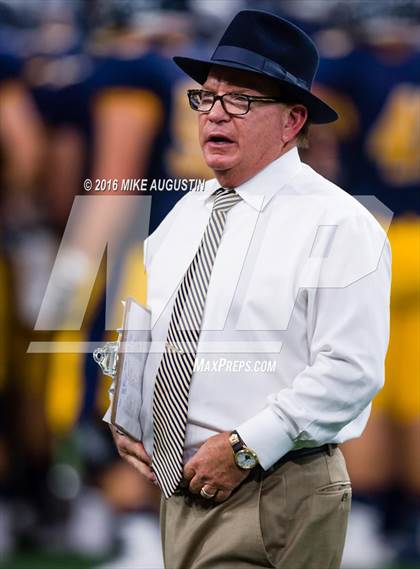 Thumbnail 3 in Highland Park vs. Mt. Pleasant (UIL 5A D1 Playoff at The Star) photogallery.