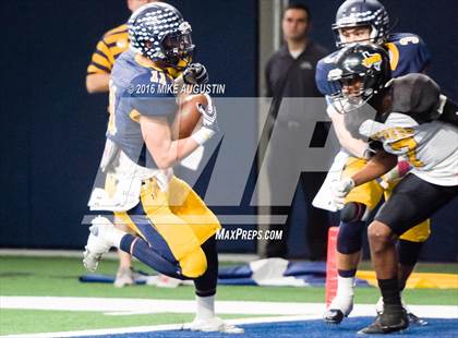 Thumbnail 3 in Highland Park vs. Mt. Pleasant (UIL 5A D1 Playoff at The Star) photogallery.