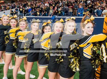 Thumbnail 3 in Highland Park vs. Mt. Pleasant (UIL 5A D1 Playoff at The Star) photogallery.