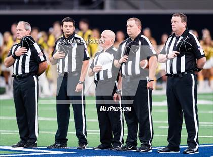 Thumbnail 3 in Highland Park vs. Mt. Pleasant (UIL 5A D1 Playoff at The Star) photogallery.