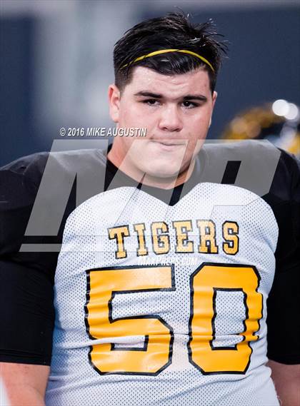 Thumbnail 2 in Highland Park vs. Mt. Pleasant (UIL 5A D1 Playoff at The Star) photogallery.