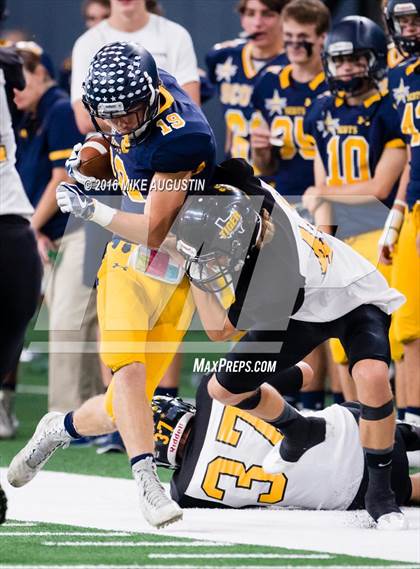 Thumbnail 2 in Highland Park vs. Mt. Pleasant (UIL 5A D1 Playoff at The Star) photogallery.