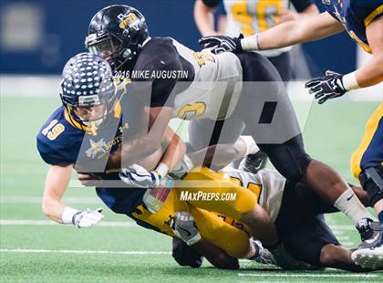 Thumbnail 2 in Highland Park vs. Mt. Pleasant (UIL 5A D1 Playoff at The Star) photogallery.