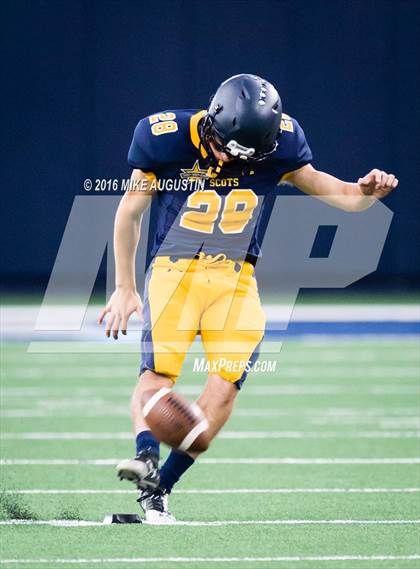 Thumbnail 3 in Highland Park vs. Mt. Pleasant (UIL 5A D1 Playoff at The Star) photogallery.