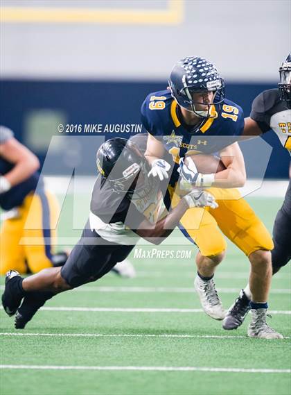 Thumbnail 3 in Highland Park vs. Mt. Pleasant (UIL 5A D1 Playoff at The Star) photogallery.