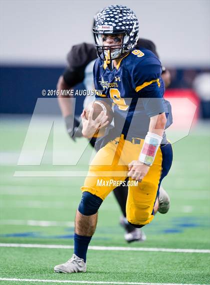 Thumbnail 3 in Highland Park vs. Mt. Pleasant (UIL 5A D1 Playoff at The Star) photogallery.
